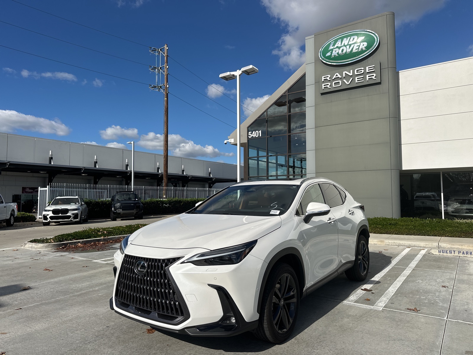 2022 Lexus NX PHEV 450h+'s photo