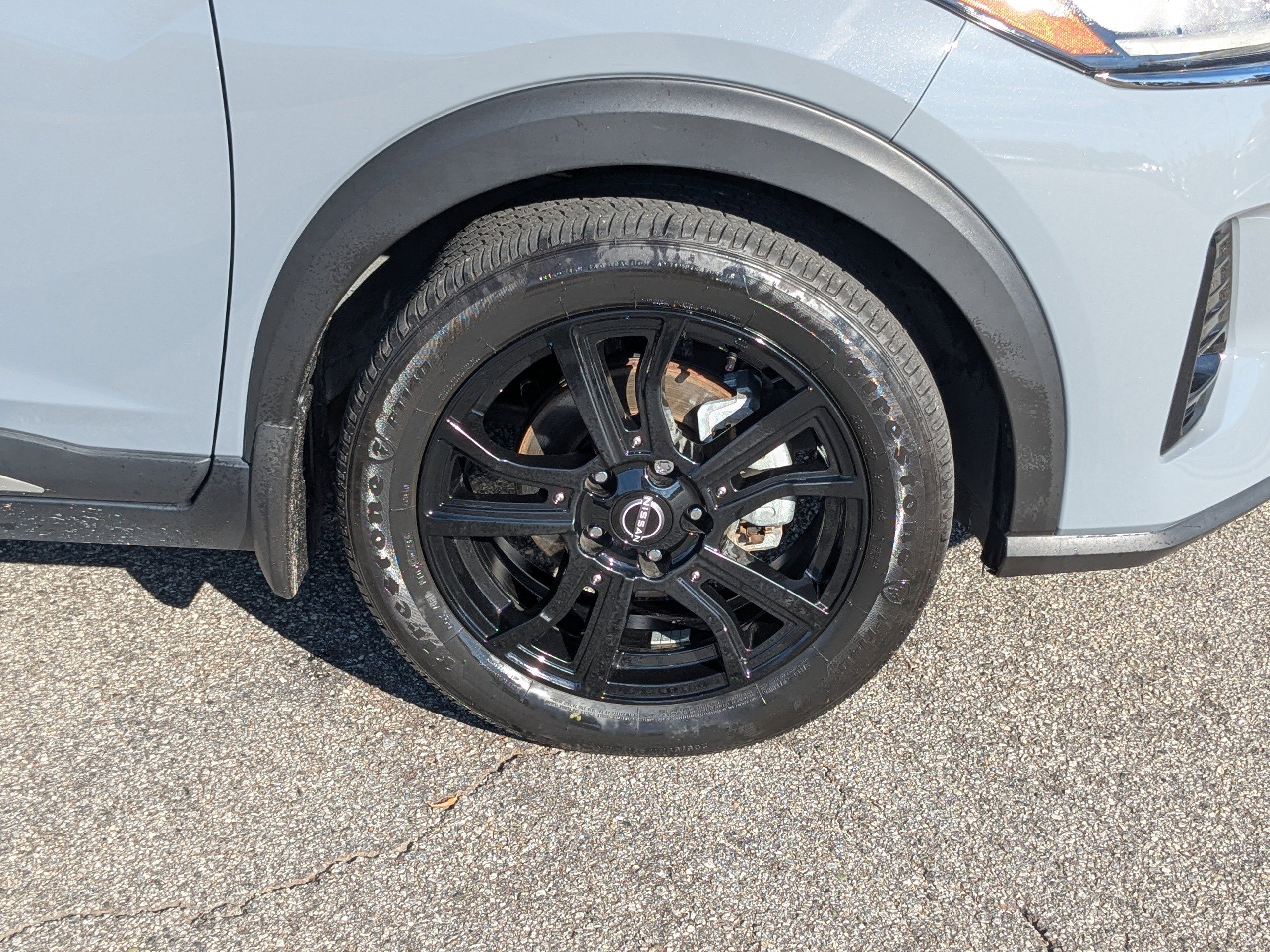 2023 Nissan Kicks SR photo 4