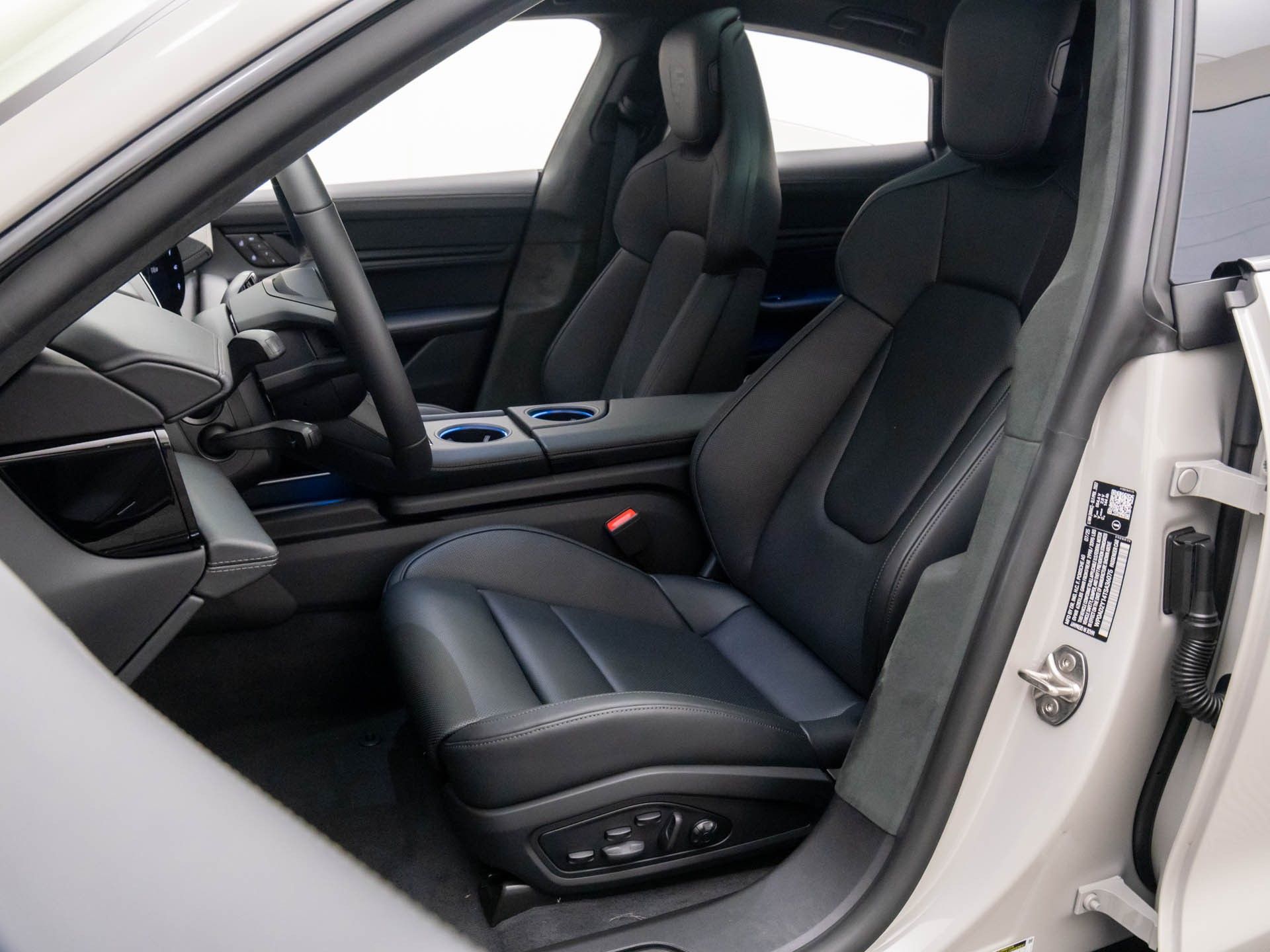 2026 Porsche Taycan GTS photo 4