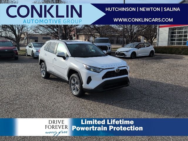 2025 Toyota RAV4 XLE's photo