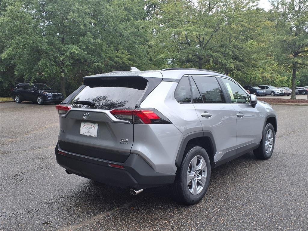 2025 Toyota RAV4 Hybrid XLE photo 4