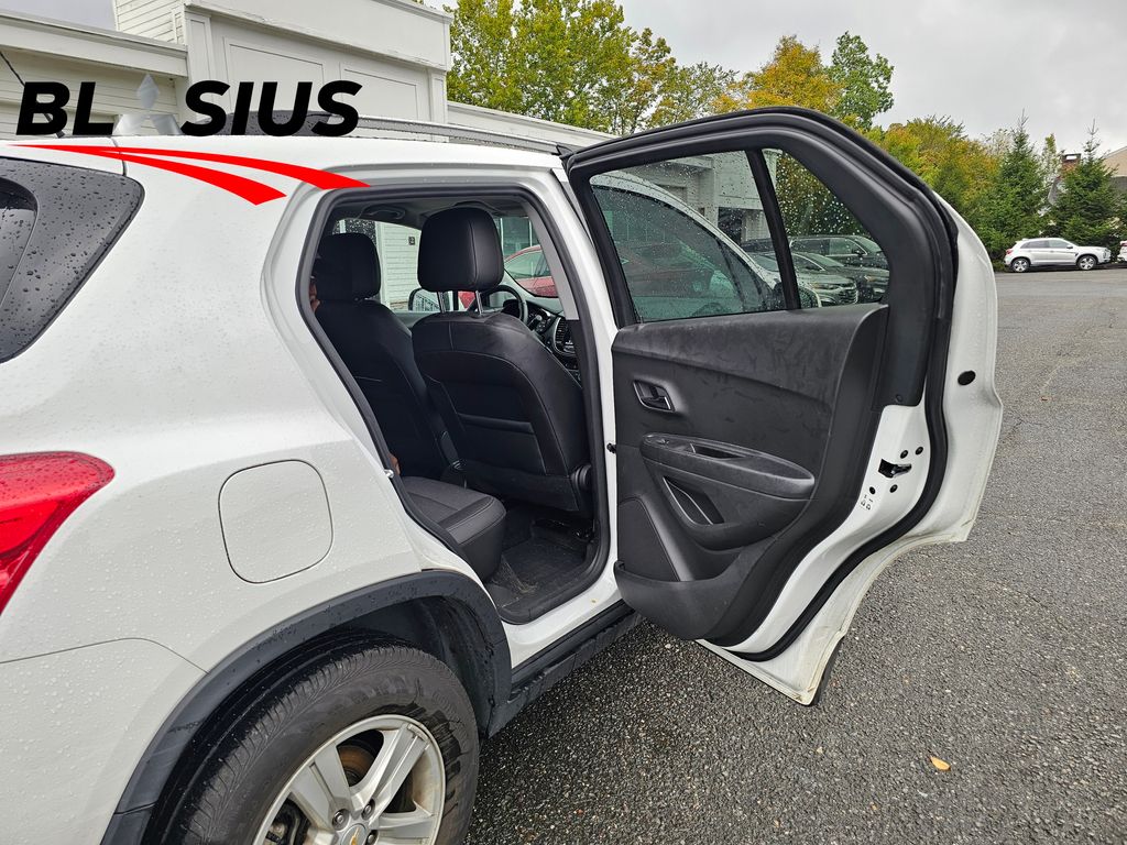 2022 Chevrolet Trax LT photo 16