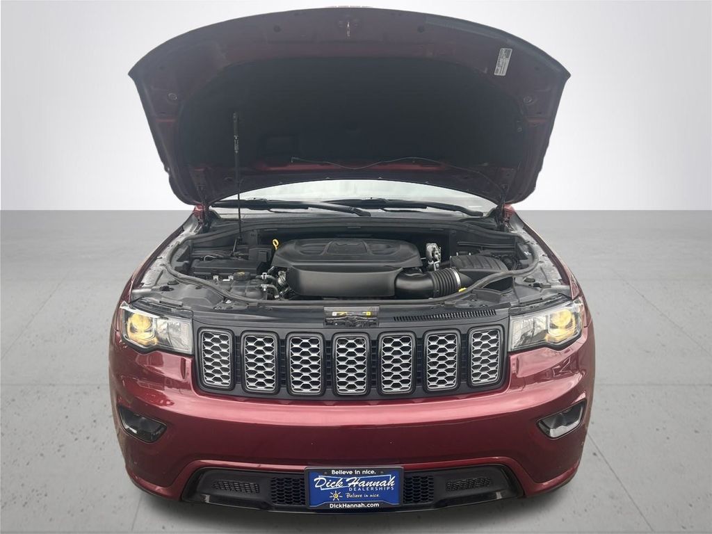 2021 Jeep Grand Cherokee Laredo X photo 4