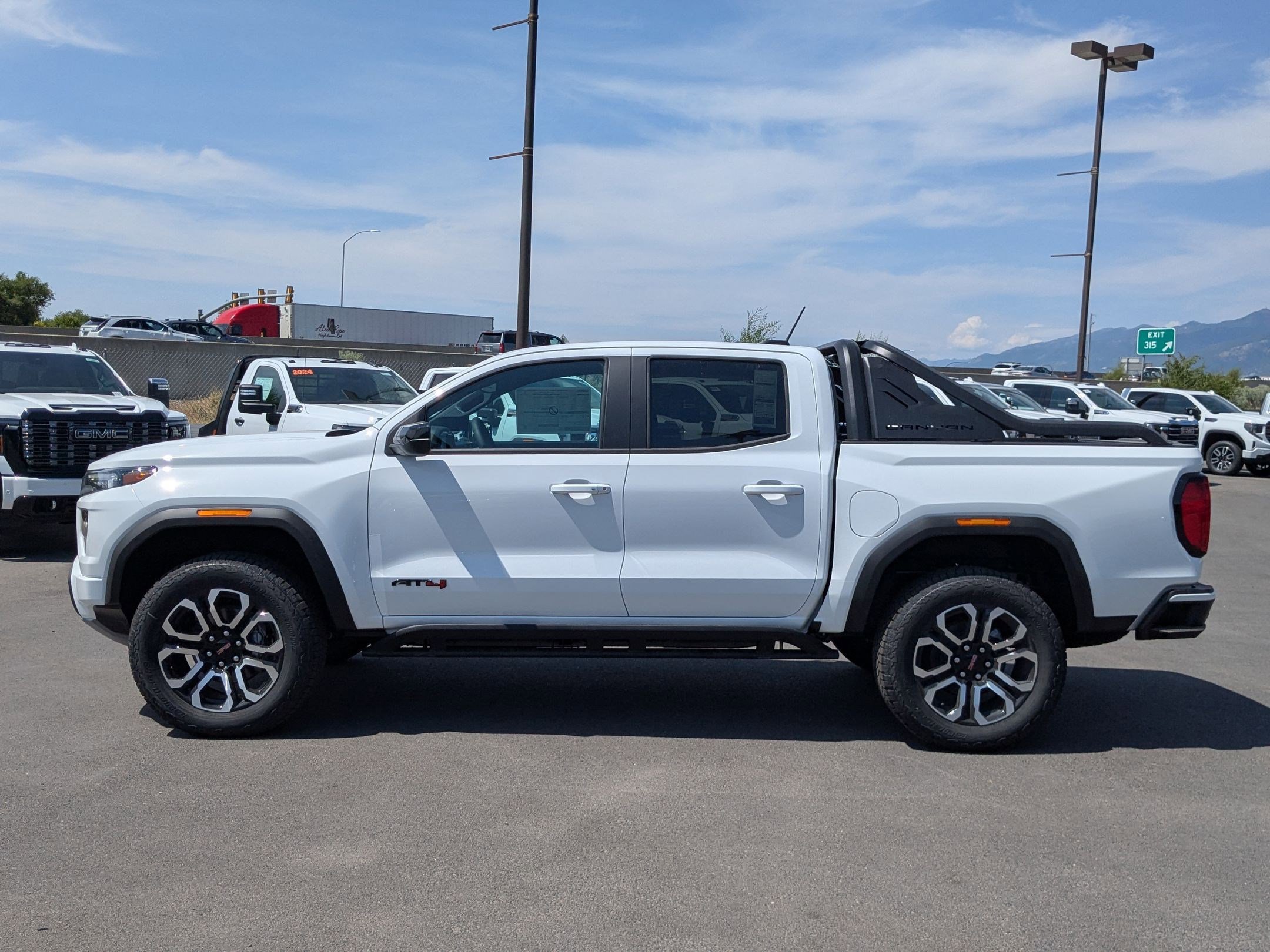 2025 Gmc Canyon AT4 photo 2