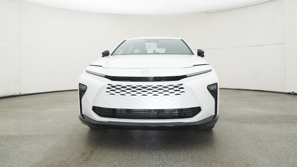 2025 Toyota Crown Signia XLE photo 2