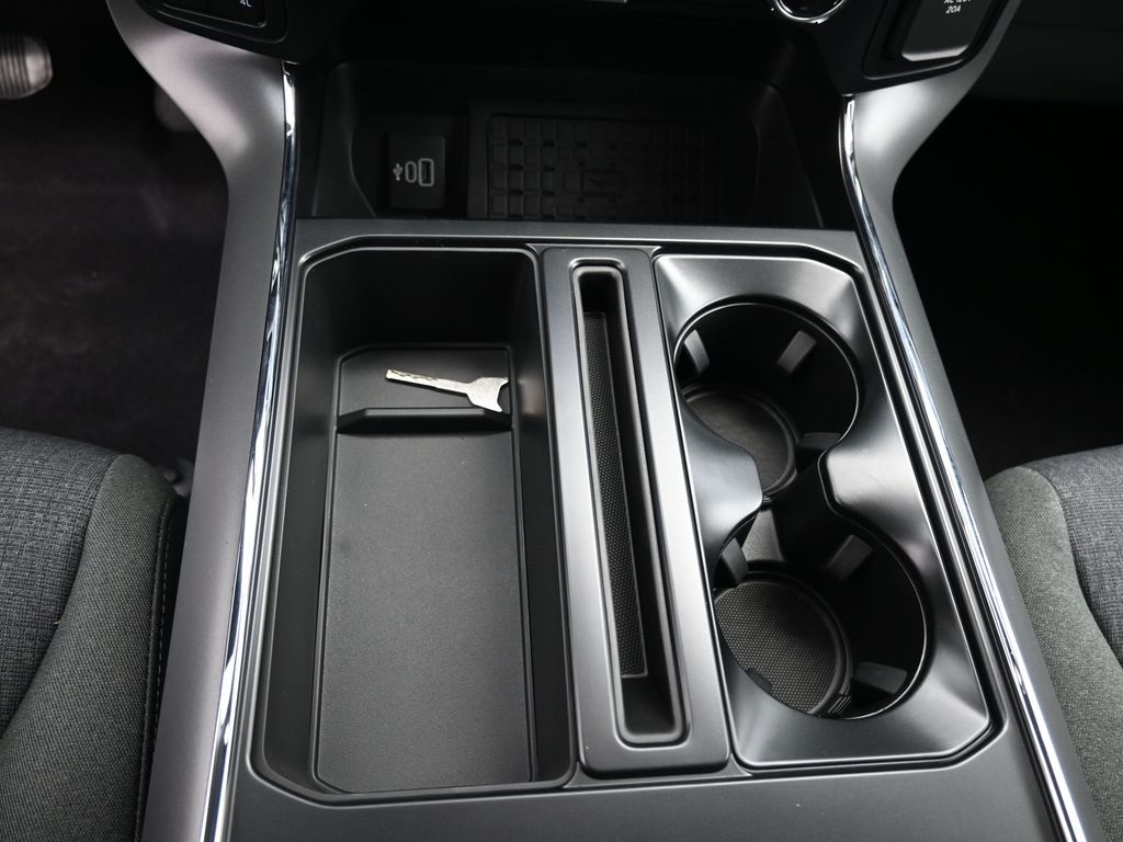 2025 Ford F-150 XLT photo 13