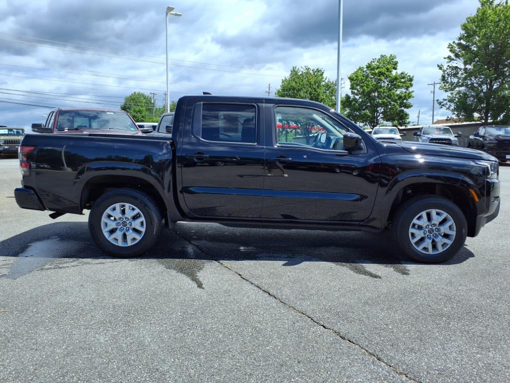 2023 Nissan Frontier SV photo 3