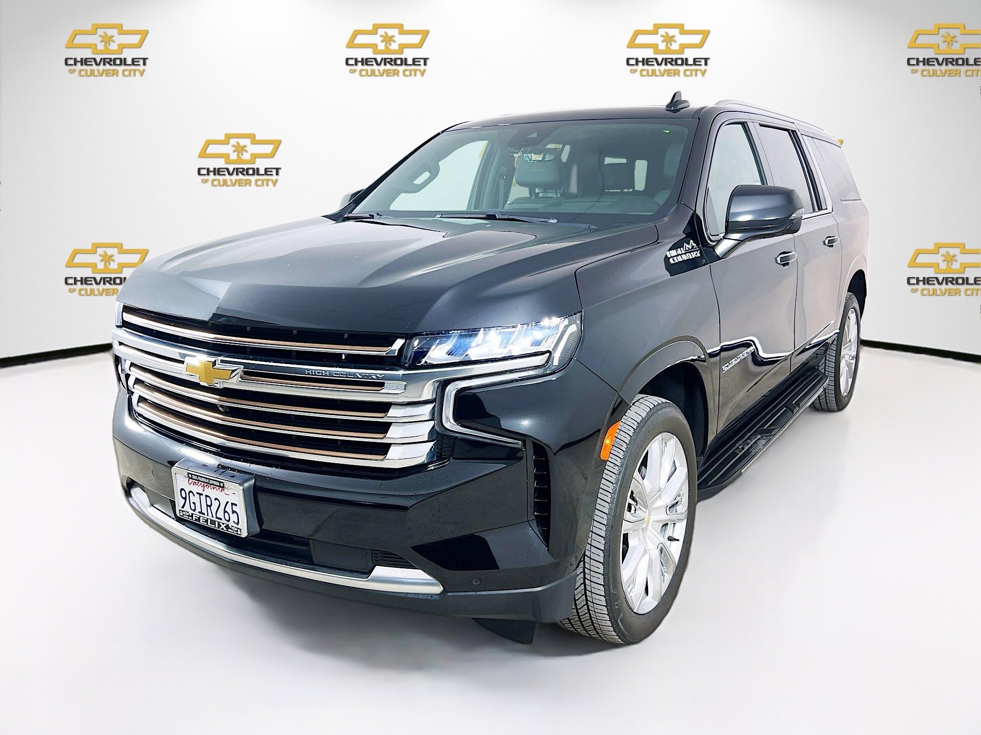 2023 Chevrolet Suburban High Country photo 3