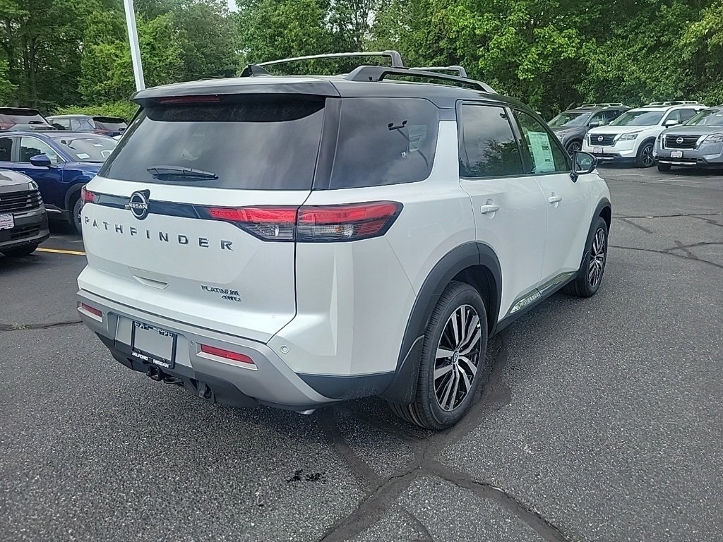 2025 Nissan Pathfinder Platinum photo 4