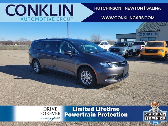 Pre-Owned 2023 Chrysler Voyager LX's photo