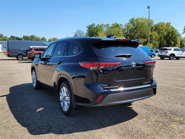 2023 Toyota Highlander Limited photo 3