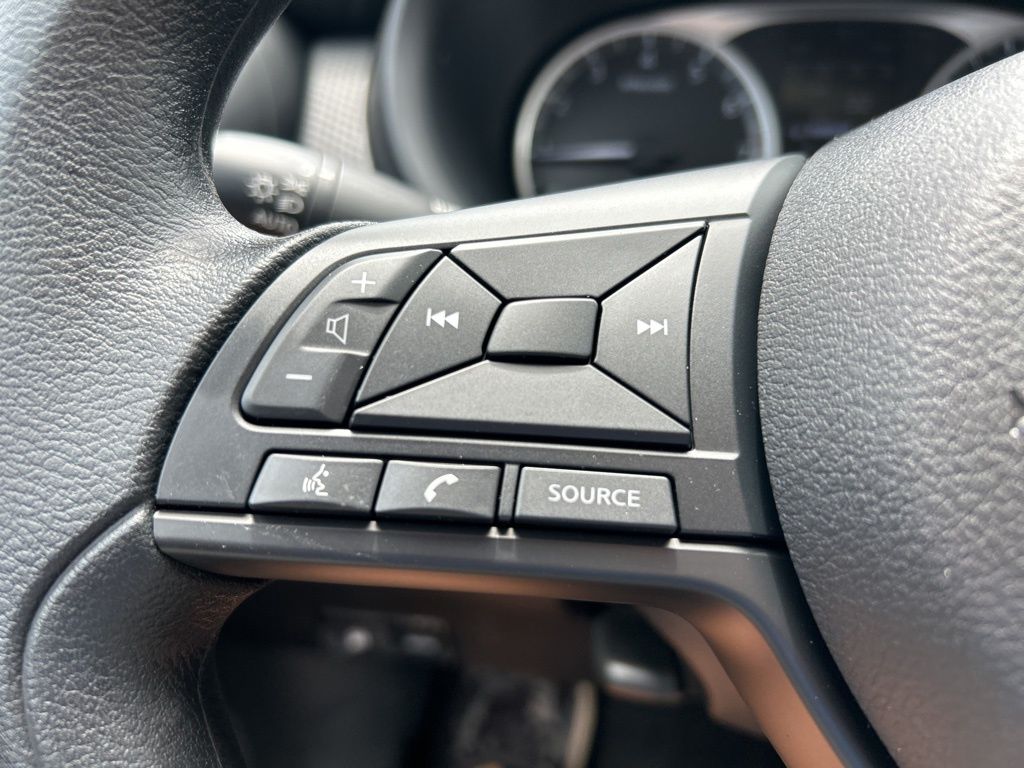 2025 Nissan Kicks Play S photo 16
