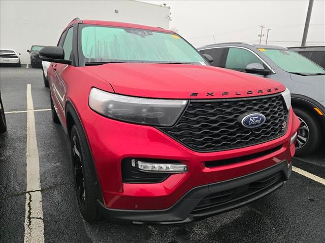 2022 Ford Explorer ST's photo