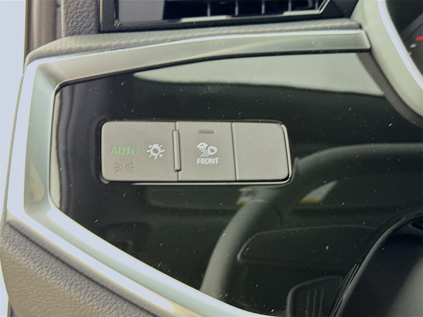 2025 Audi Q3 45 TFSI S line Premium photo 10