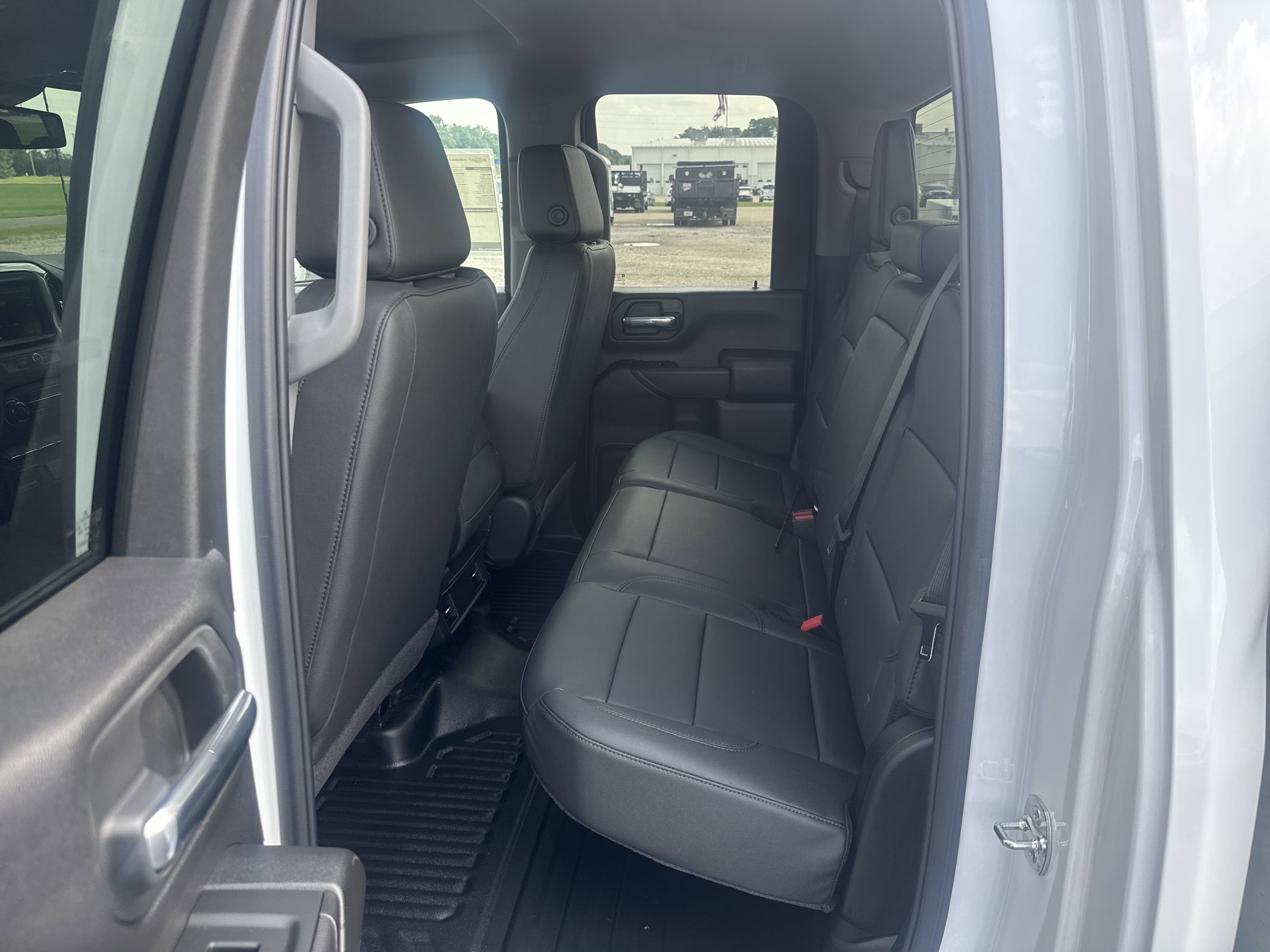 2025 Chevrolet Silverado 2500HD photo 3