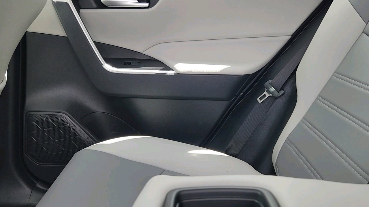 2025 Toyota RAV4 XLE Premium photo 27