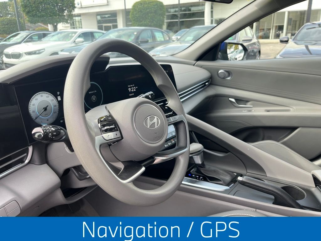 2024 Hyundai Elantra SEL photo 8