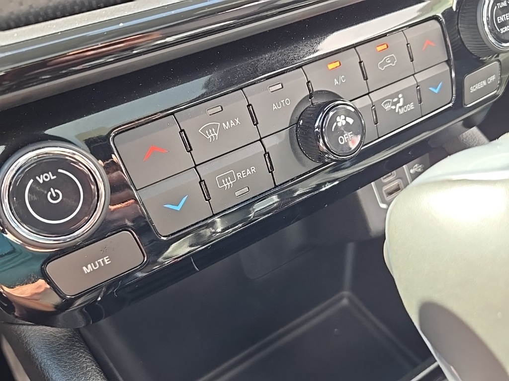 2024 Jeep Compass Latitude photo 16