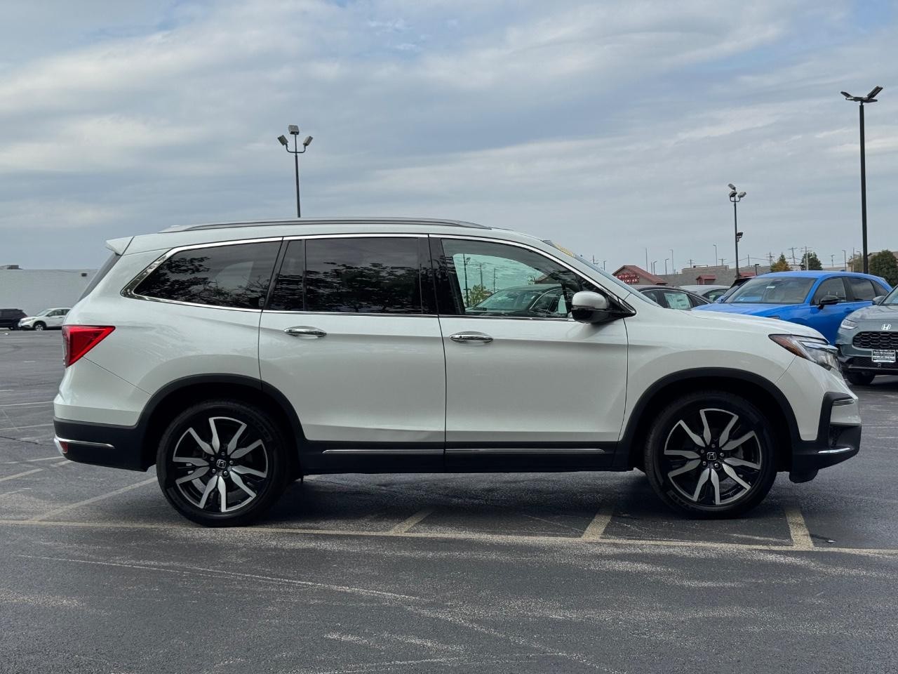 2022 Honda Pilot Touring photo 2