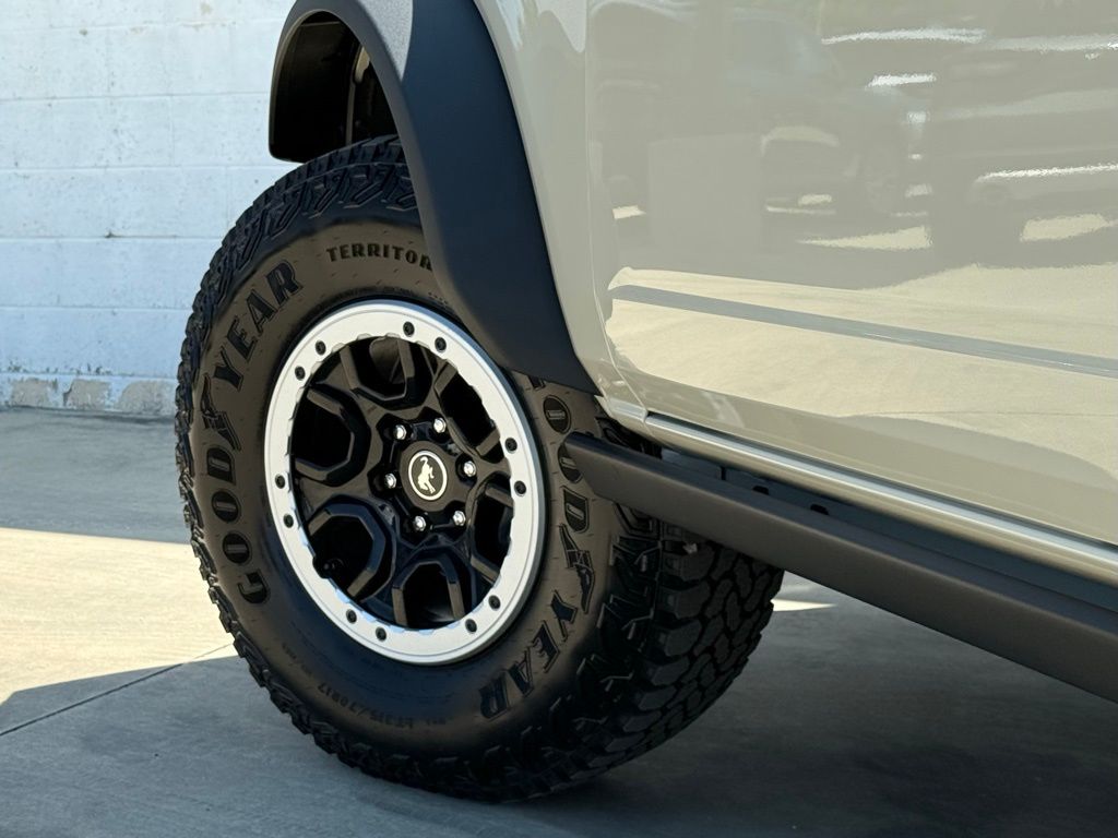 2025 Ford Bronco Badlands photo 18