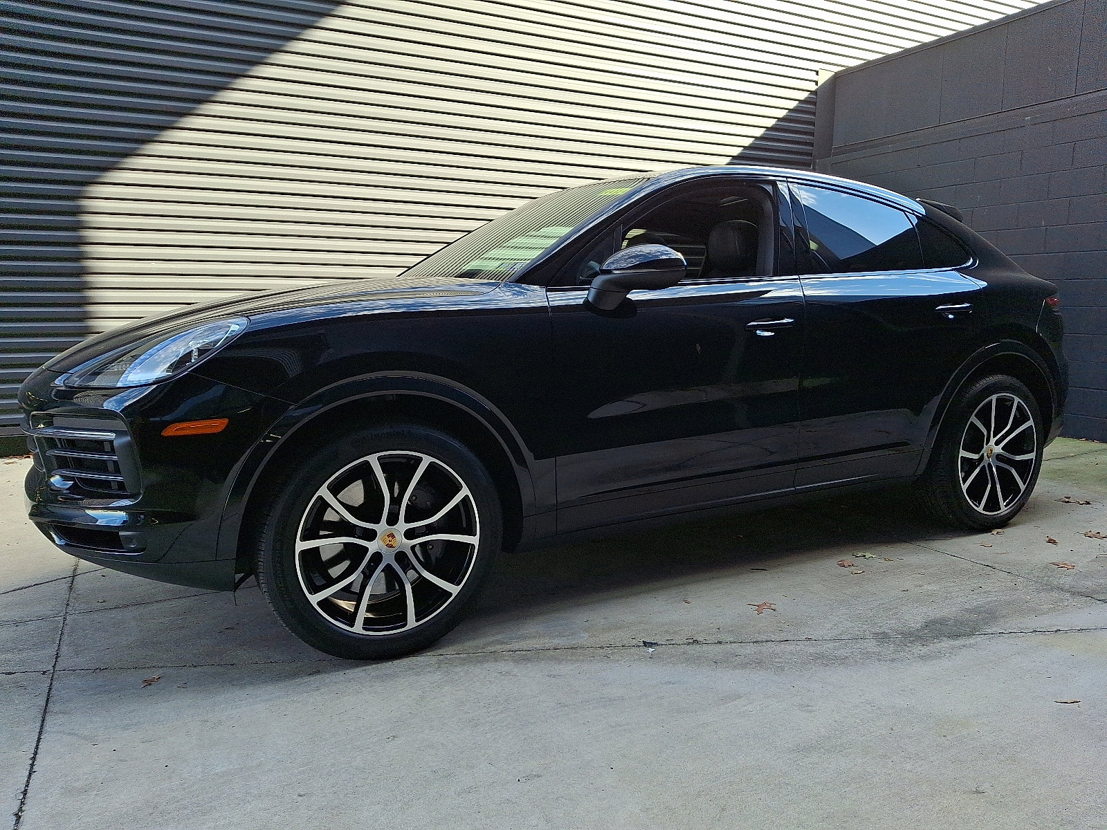 2023 Porsche Cayenne Coupe photo 2