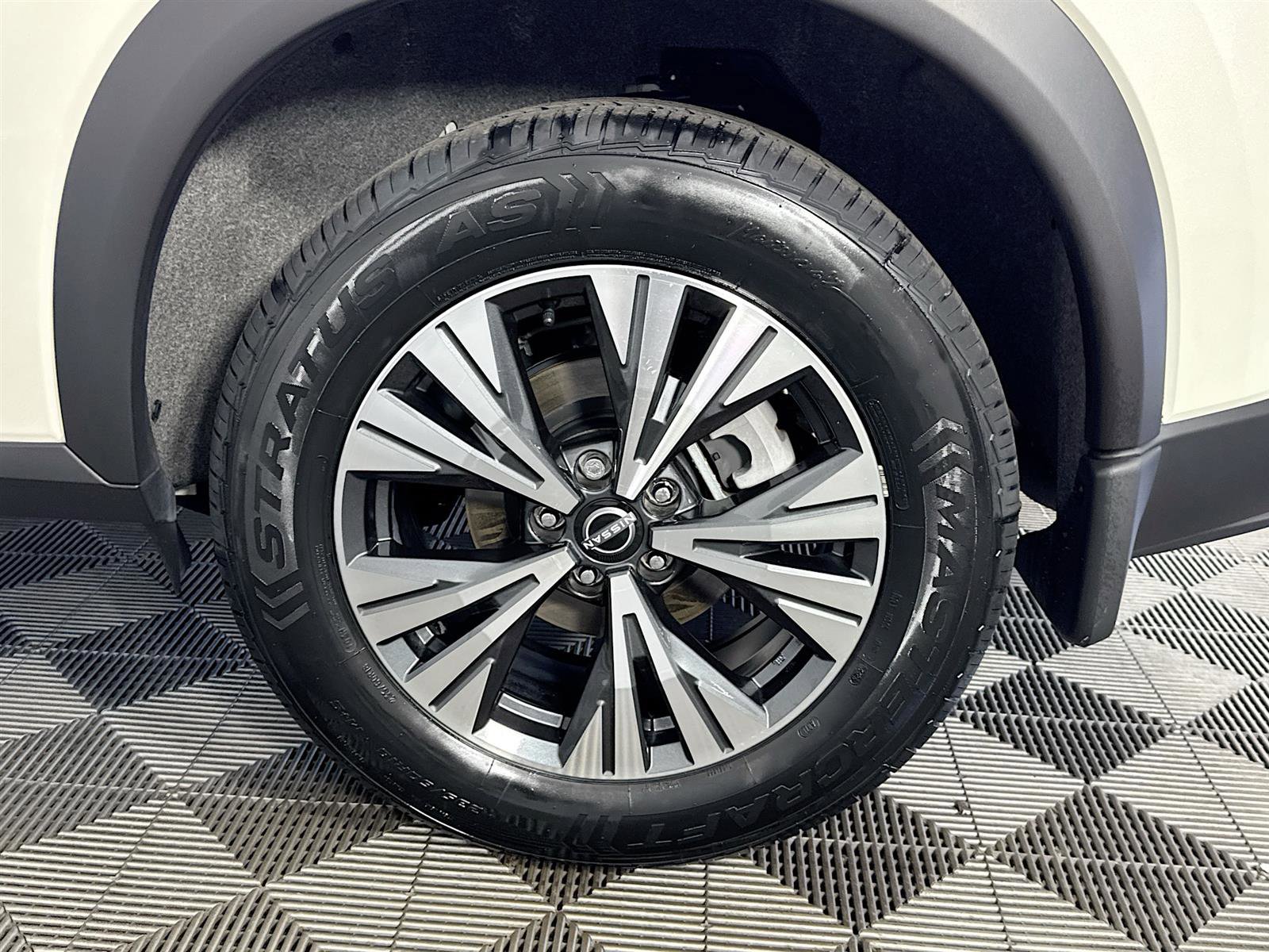 2023 Nissan Rogue SV photo 26