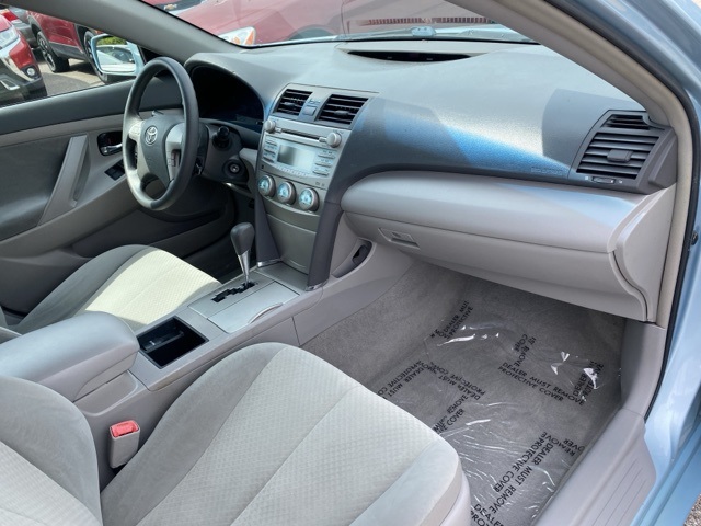 2009 Toyota Camry LE photo 23