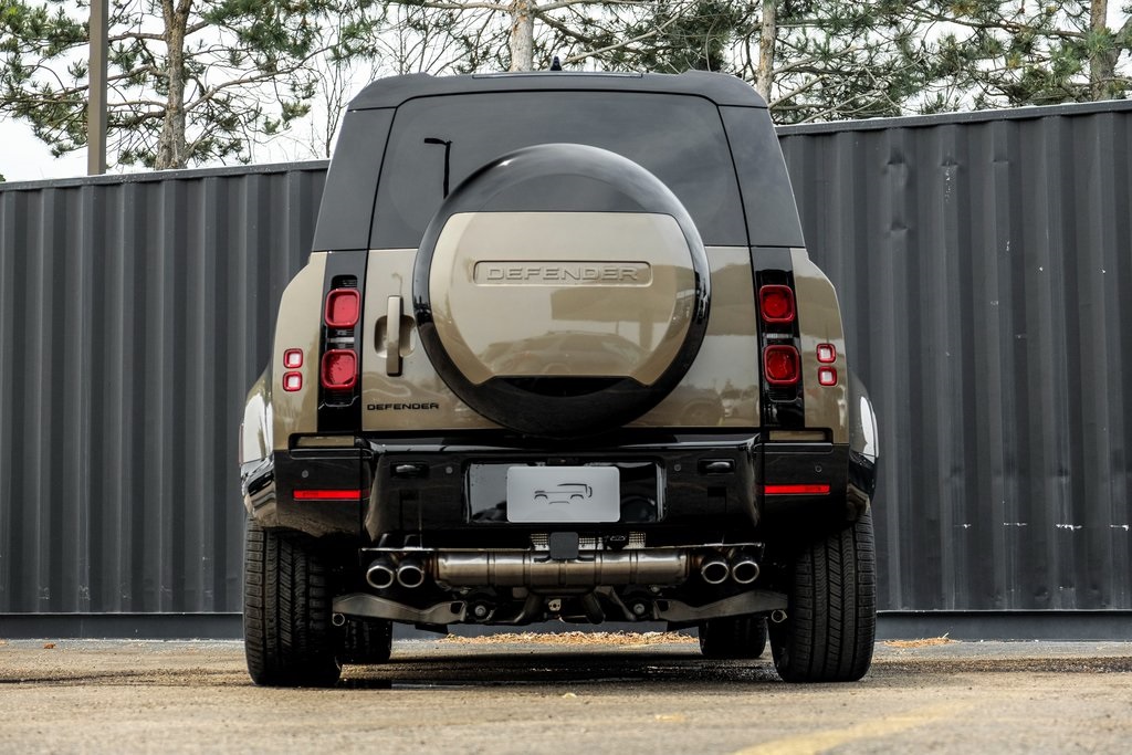2025 Land Rover Defender 110 X-Dynamic SE photo 7