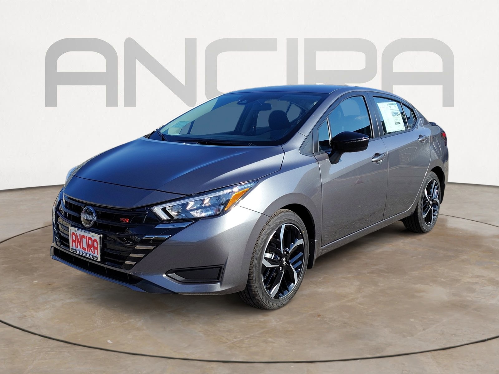 2025 Nissan Versa SR photo 4