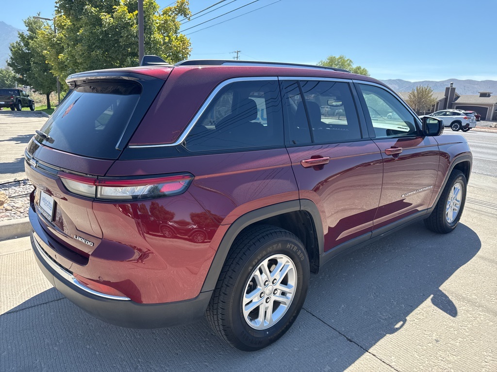 2023 Jeep Cherokee Laredo photo 3