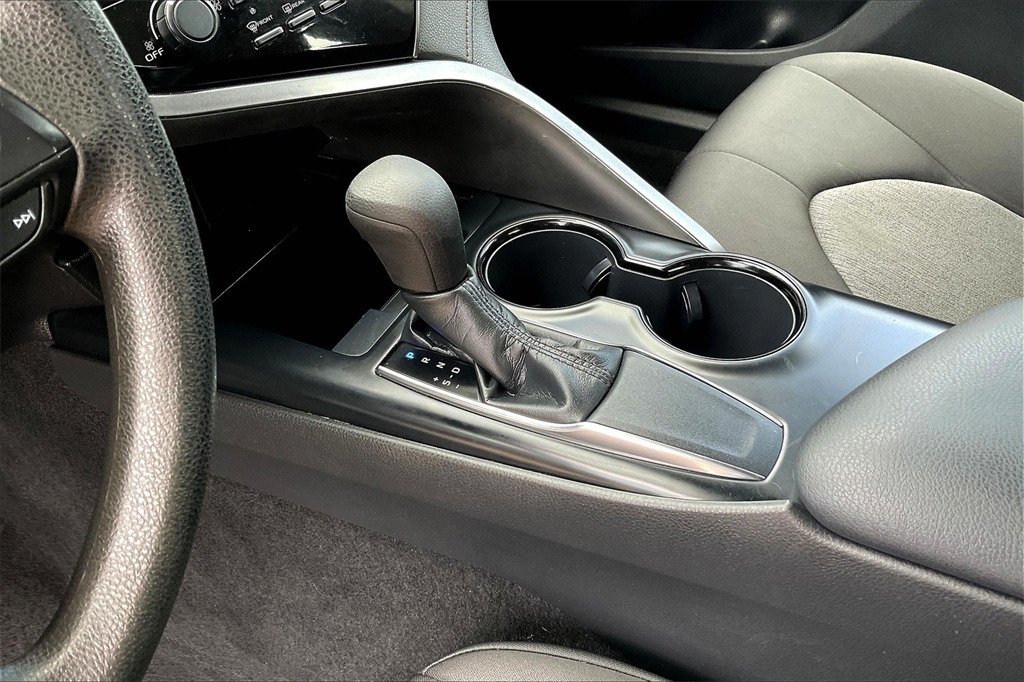 2019 Toyota Camry LE photo 16