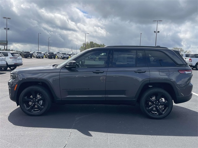 2025 Jeep Grand Cherokee Altitude photo 6