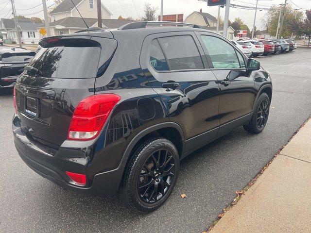 2022 Chevrolet Trax LT photo 2