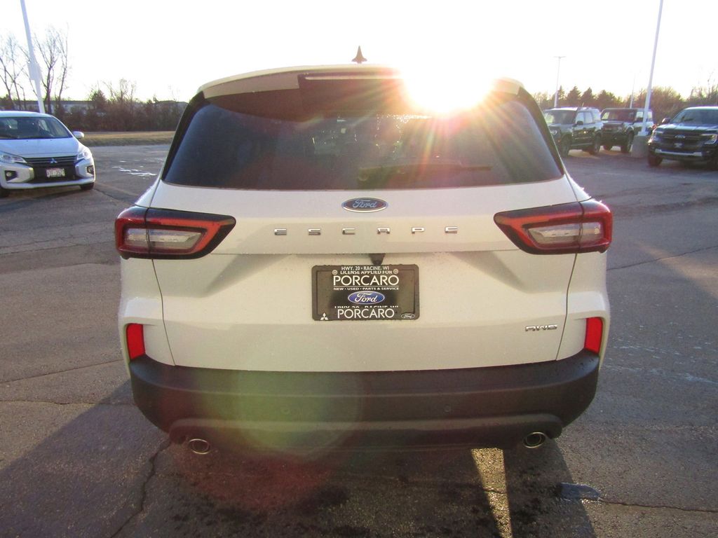 2025 Ford Escape ST-Line photo 5