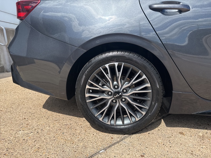 2023 Kia Forte GT-Line photo 9