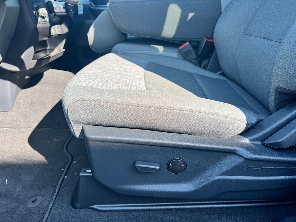 2025 Ford F-350 XLT photo 5