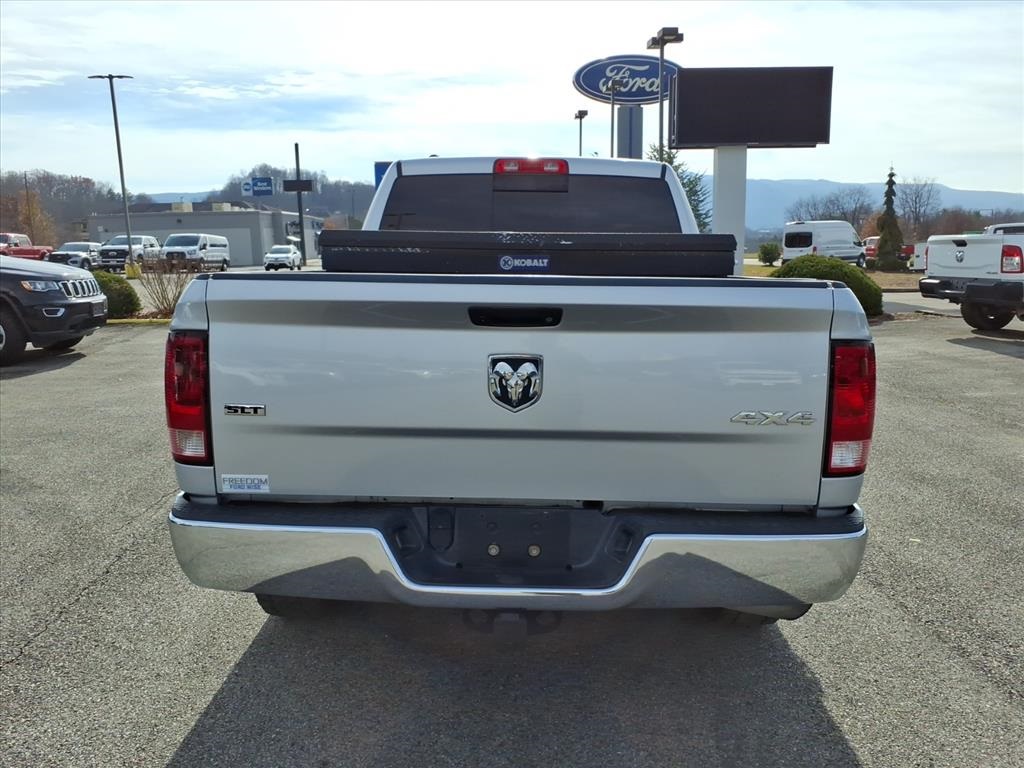 2016 Ram 1500 SLT photo 4