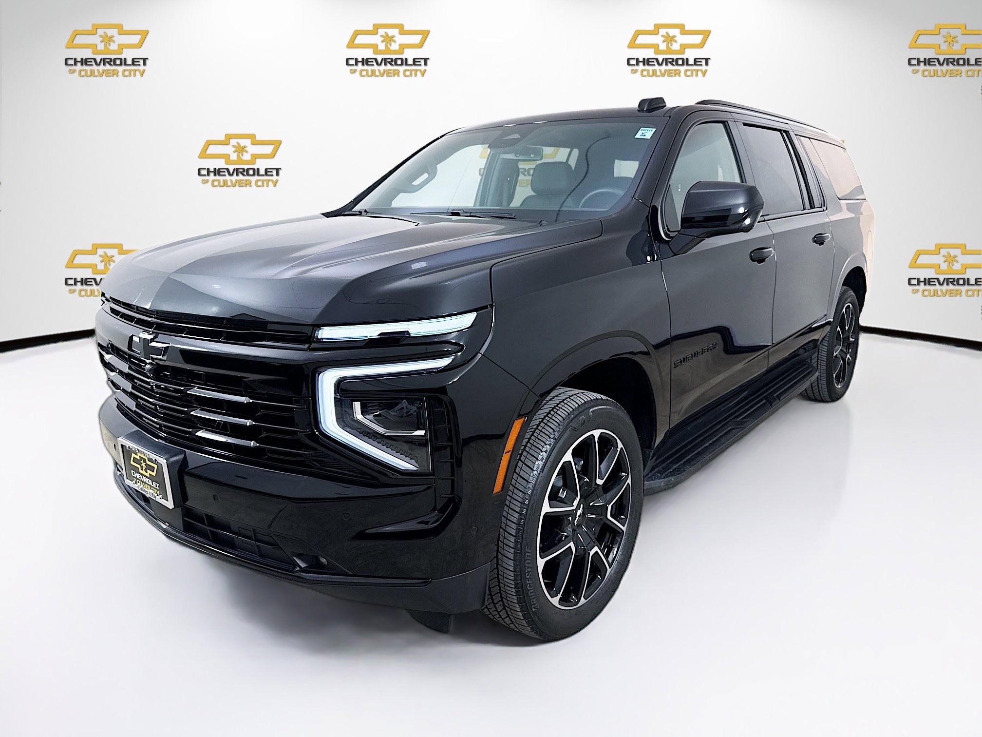2025 Chevrolet Suburban RST photo 3