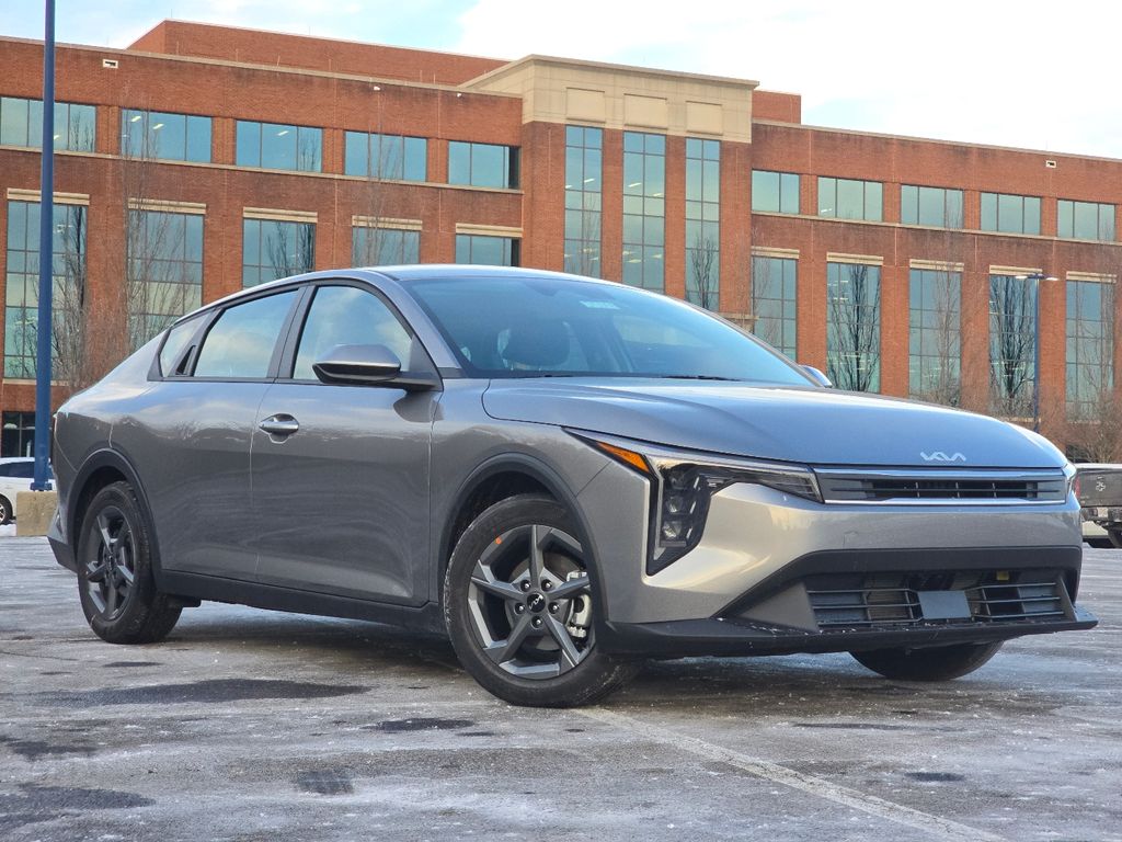 2025 Kia K4 LXS's photo