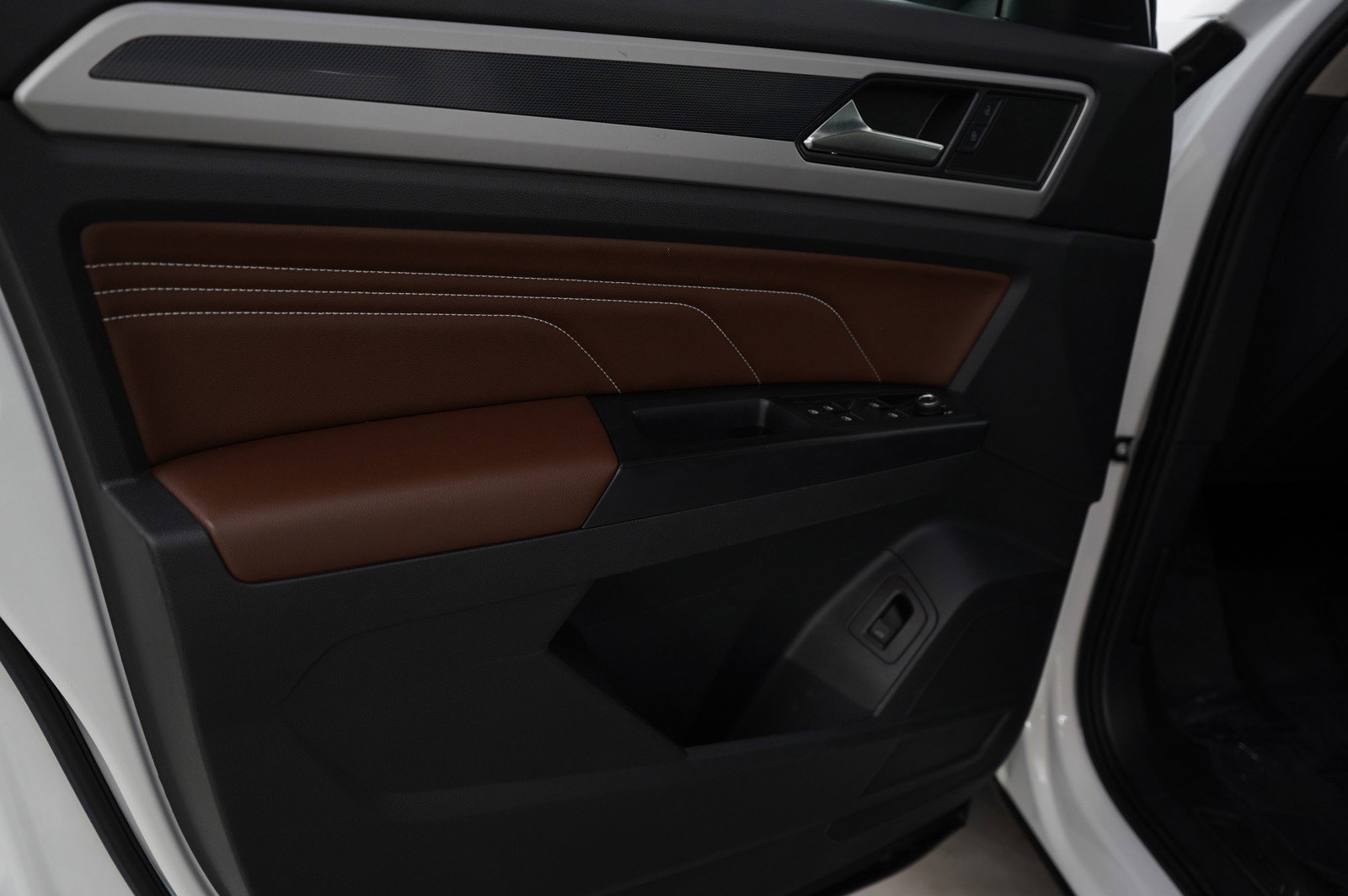 2021 Volkswagen Atlas SE Technology R-Line photo 25