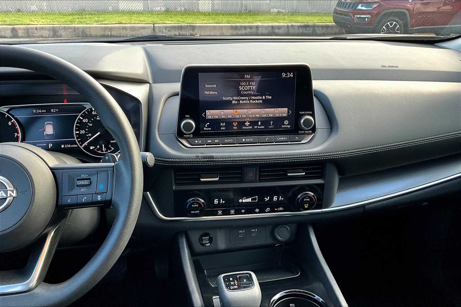 2024 Nissan Rogue SV photo 6