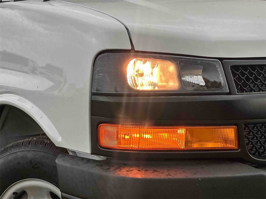 2025 Chevrolet Express Cargo 2500 photo 2