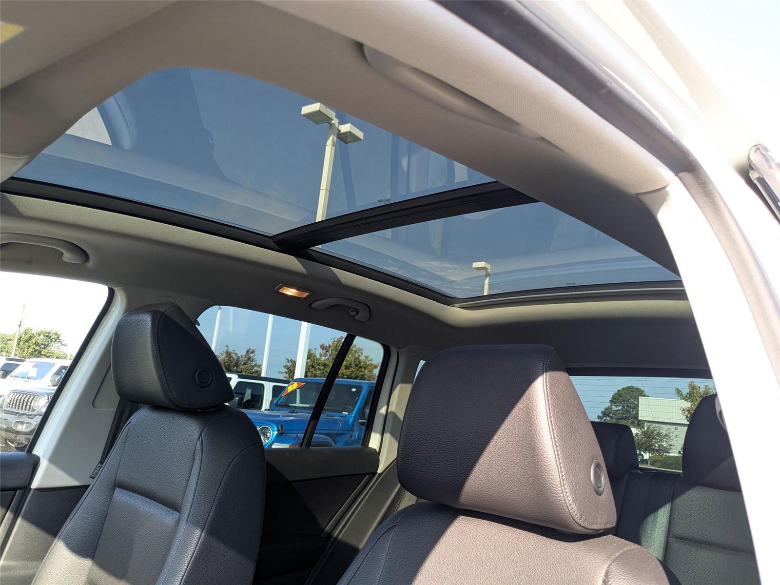 2017 Volkswagen Tiguan Wolfsburg Edition photo 15