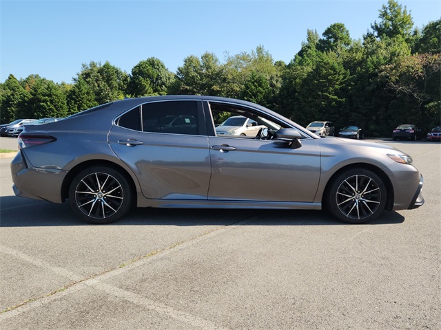 2022 Toyota Camry SE photo 2