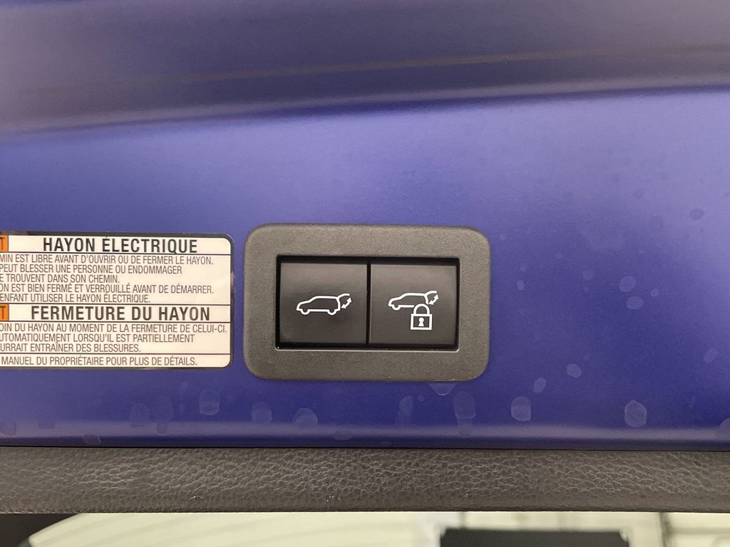 2023 Toyota Corolla Cross XLE photo 15