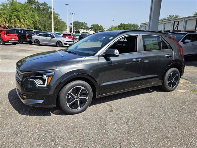 2025 Kia Niro SX photo 2