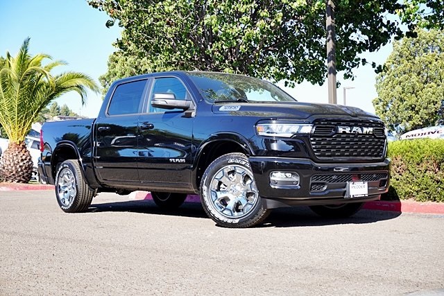New 2026 Diamond Black Crystal Pearl-Coat Exterior Paint RAM Big Horn/Lone Star image 2
