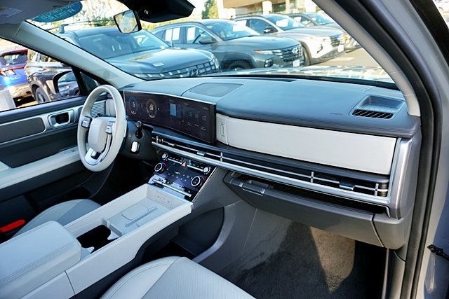Used 2024 Gray Hyundai SEL image 9