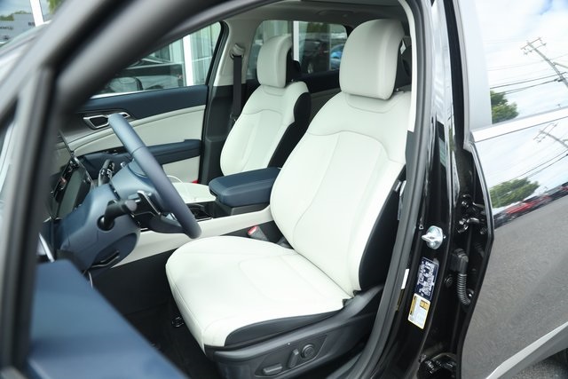 2025 Kia Sportage Hybrid EX photo 2