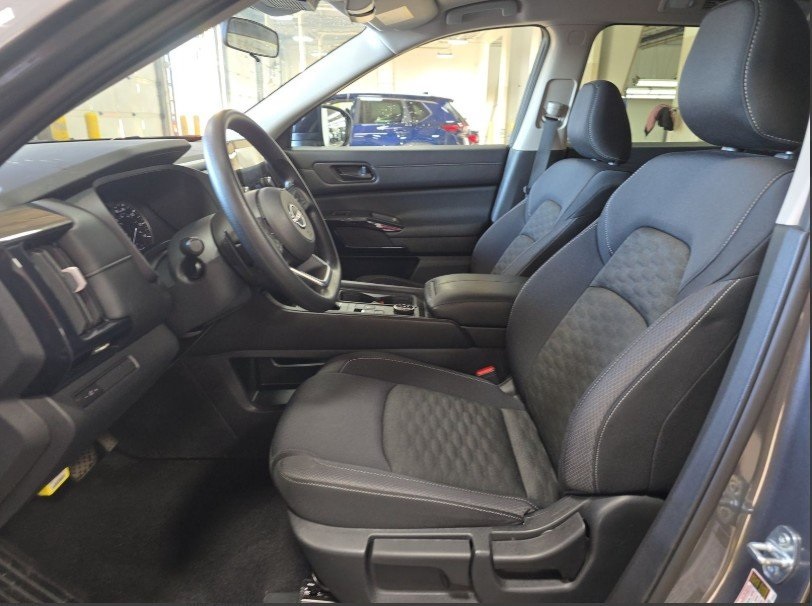 2024 Nissan Pathfinder S photo 3